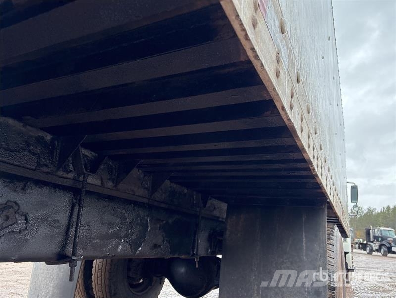 International 4300 Samochody ciężarowe ze skrzynią zamkniętą