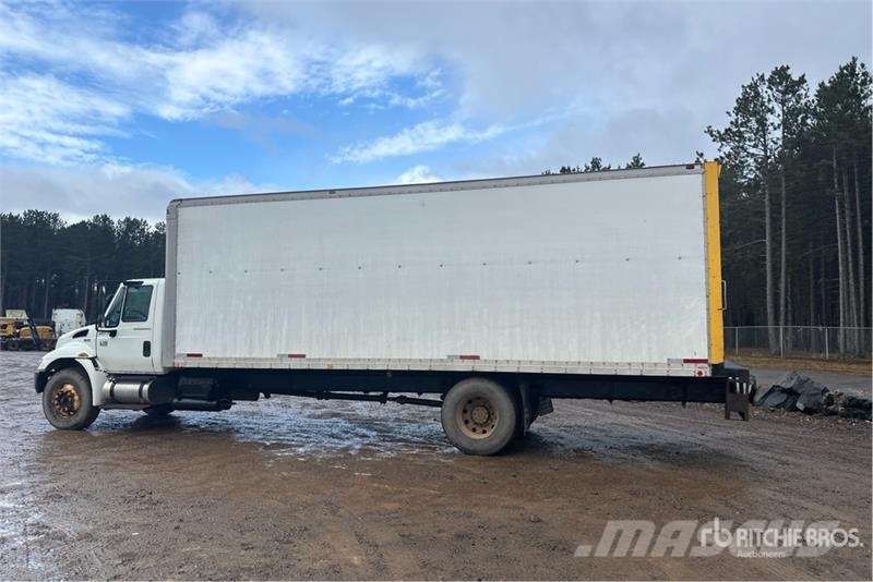 International 4300 厢式货车