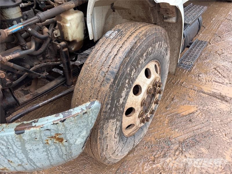 International 4300 Samochody ciężarowe ze skrzynią zamkniętą