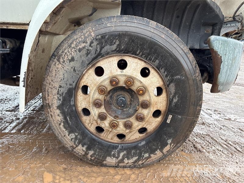 International 4300 Samochody ciężarowe ze skrzynią zamkniętą