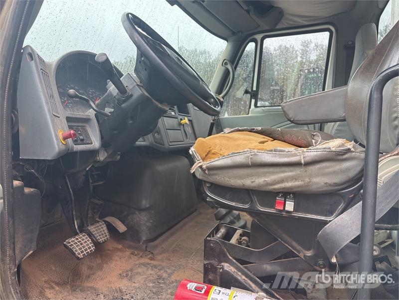 International 4300 厢式货车