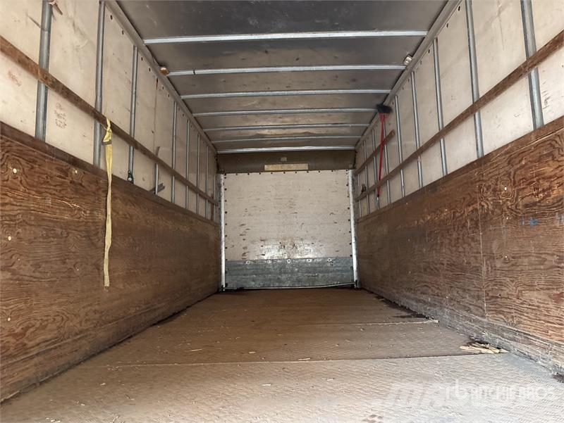 International 4300 Samochody ciężarowe ze skrzynią zamkniętą