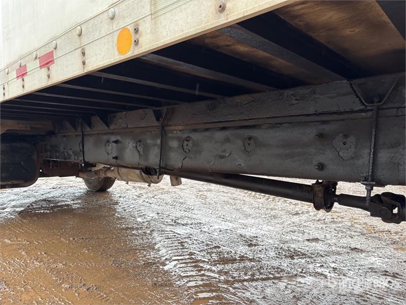 International 4300 Samochody ciężarowe ze skrzynią zamkniętą