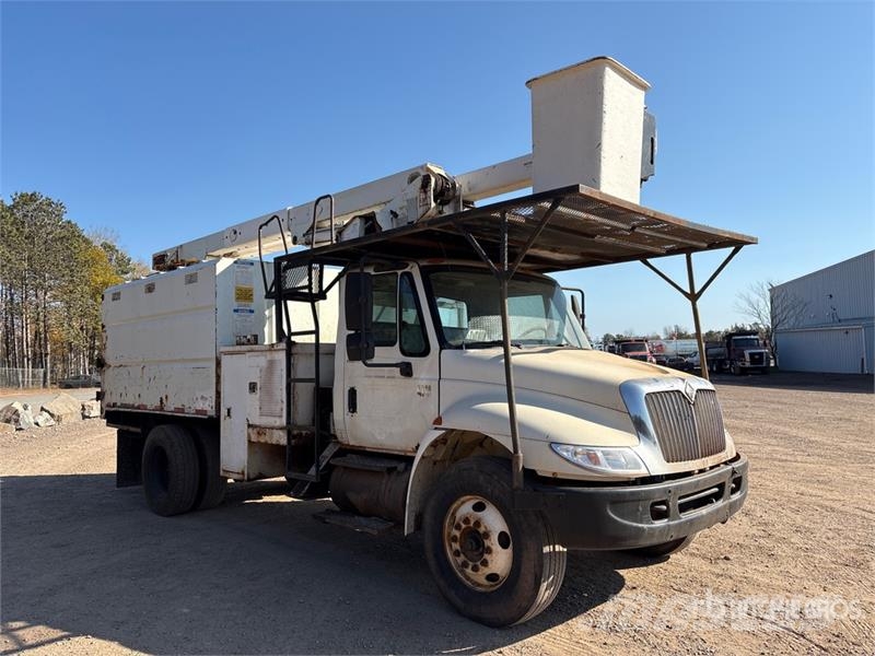 International 4300 Nostolava-autot