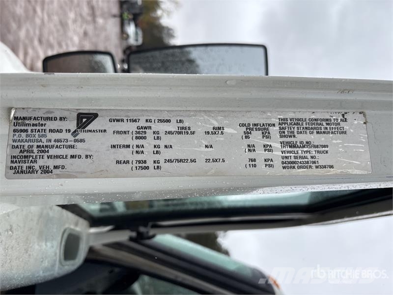 International 4300 Samochody ciężarowe ze skrzynią zamkniętą