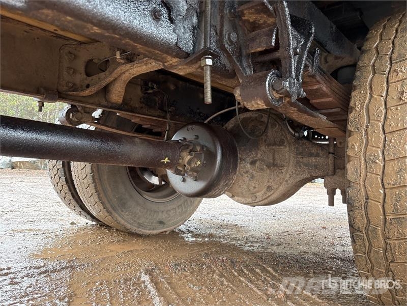 International 4300 Samochody ciężarowe ze skrzynią zamkniętą