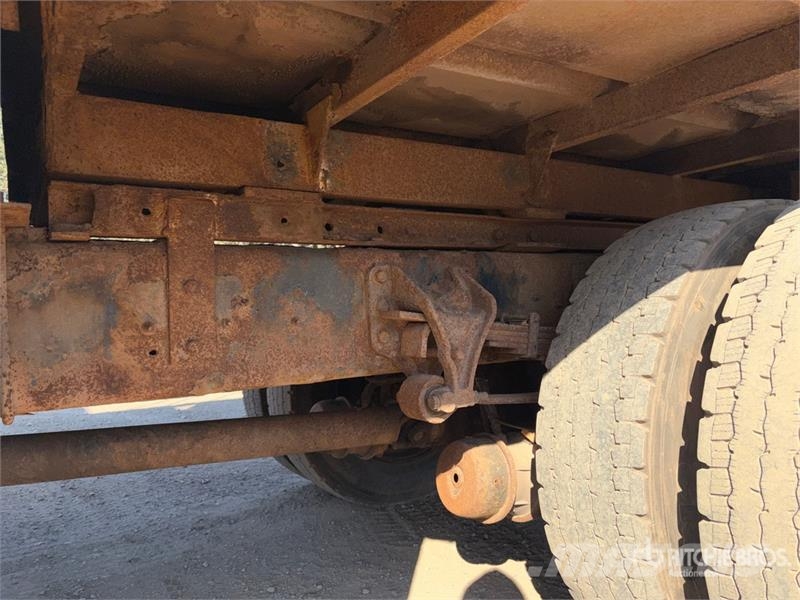 International 4300 Nostolava-autot
