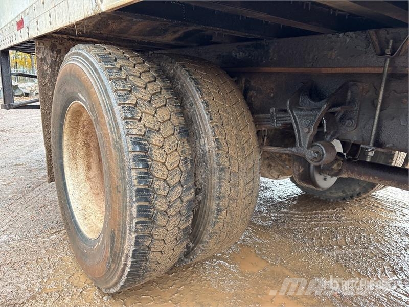 International 4300 Samochody ciężarowe ze skrzynią zamkniętą