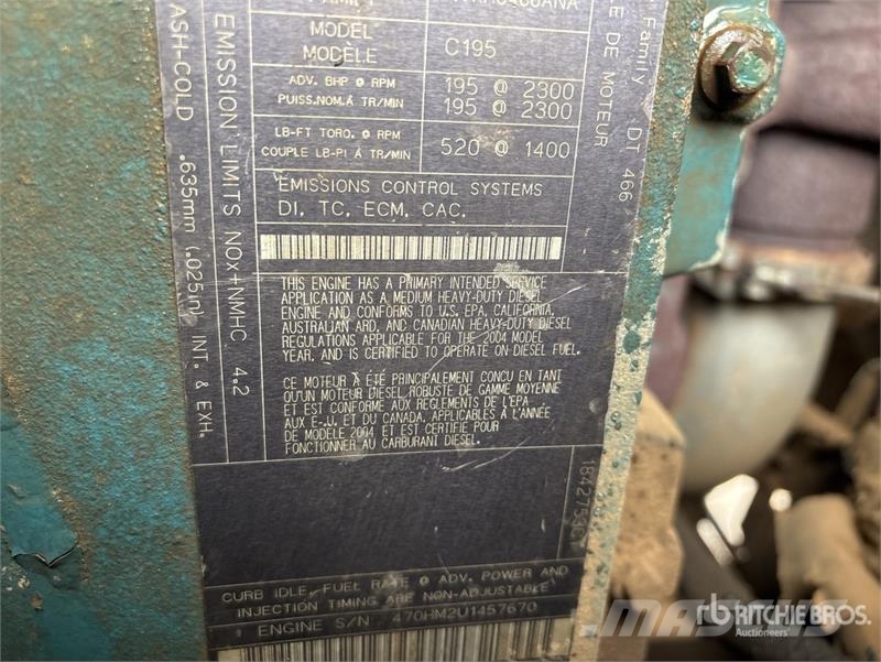 International 4300 Samochody ciężarowe ze skrzynią zamkniętą
