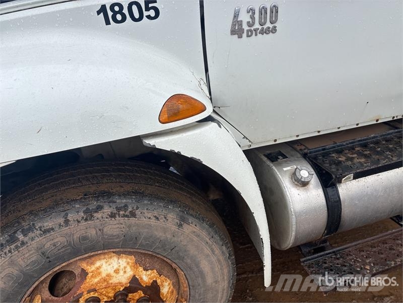 International 4300 厢式货车