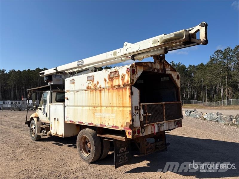International 4300 Nostolava-autot