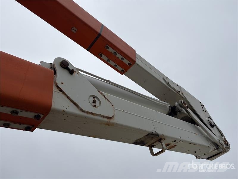 International 4400 المنصات الهوائية المثبتة على شاحنة