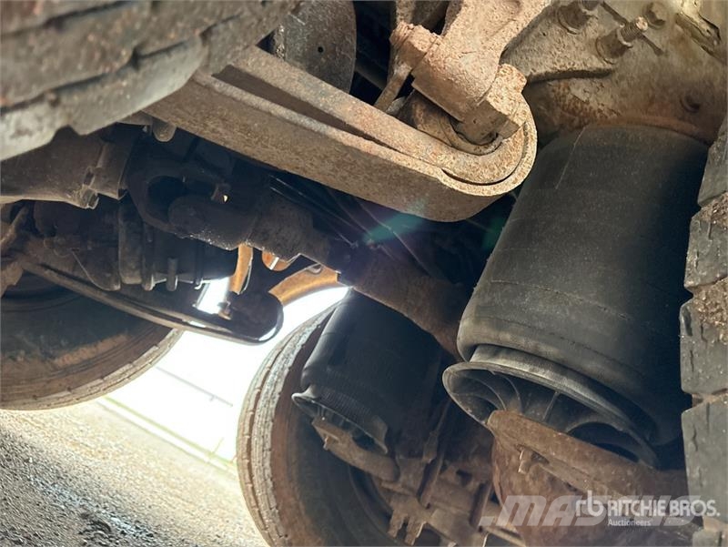 International 4400 المنصات الهوائية المثبتة على شاحنة