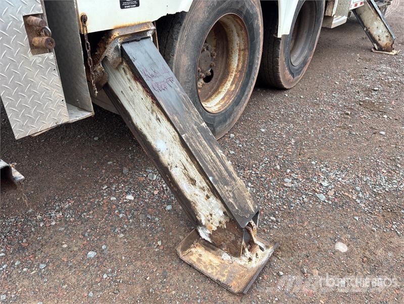 International 4400 المنصات الهوائية المثبتة على شاحنة