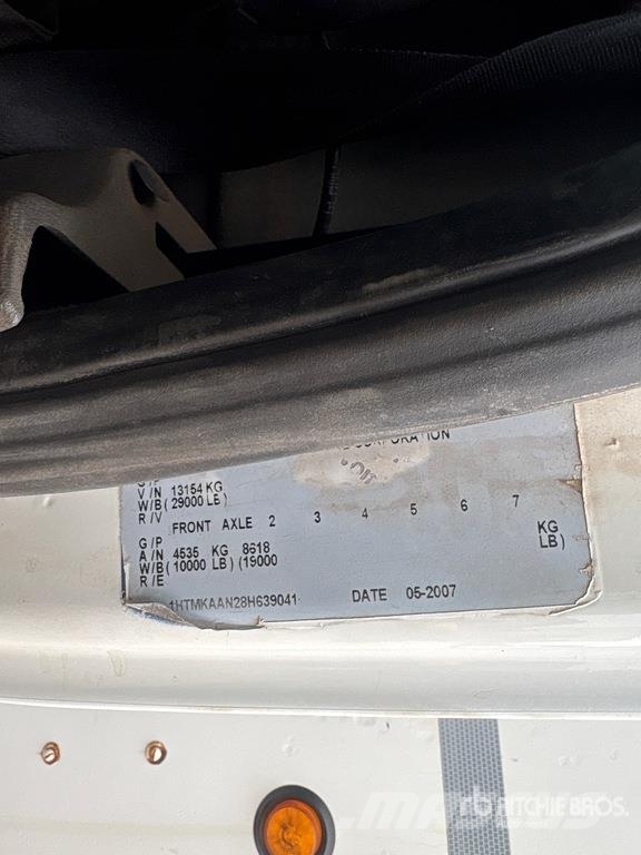 International 4400 Автовишки на базі вантажівки