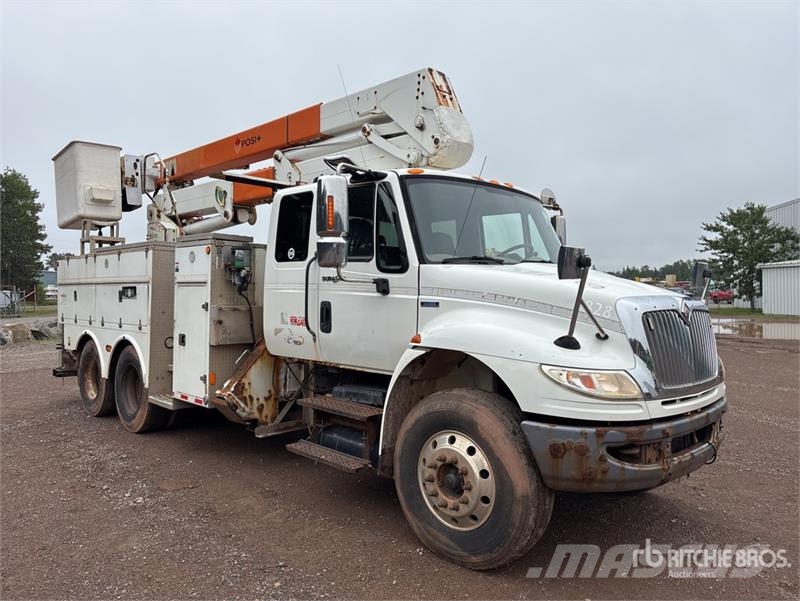 International 4400 المنصات الهوائية المثبتة على شاحنة