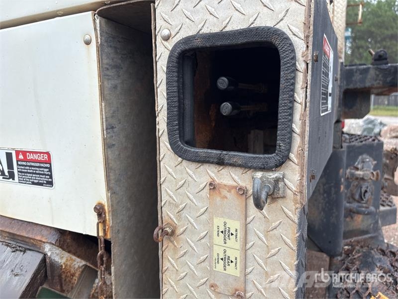International 4400 المنصات الهوائية المثبتة على شاحنة