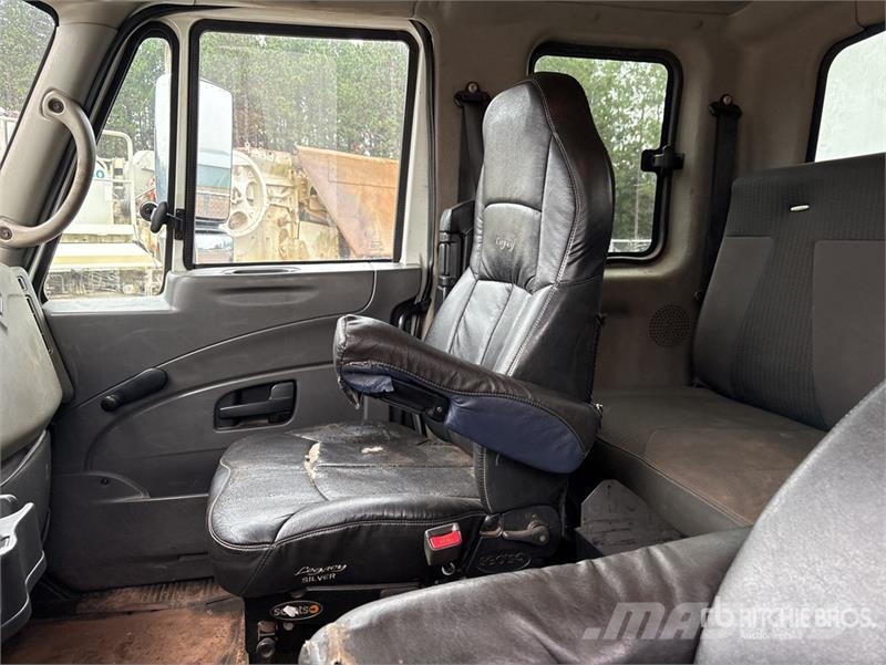 International 4400 المنصات الهوائية المثبتة على شاحنة