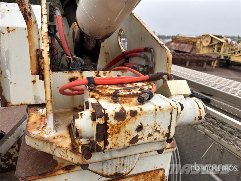 International 4400 المنصات الهوائية المثبتة على شاحنة
