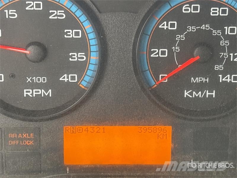 International 4400 المنصات الهوائية المثبتة على شاحنة