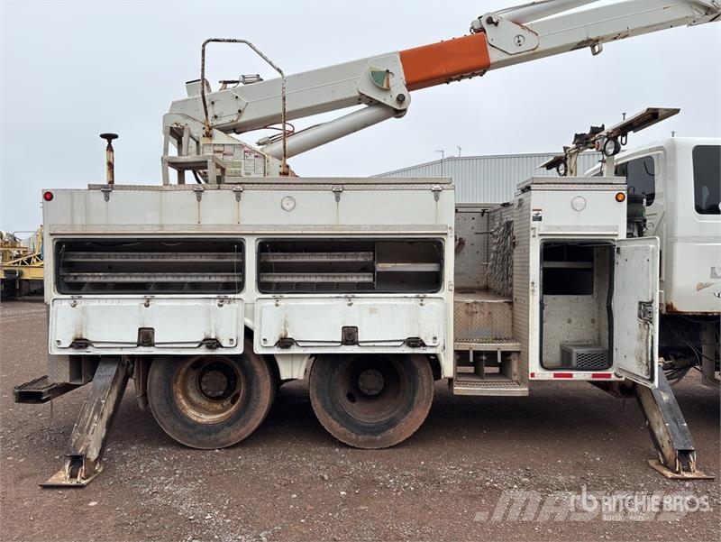 International 4400 المنصات الهوائية المثبتة على شاحنة