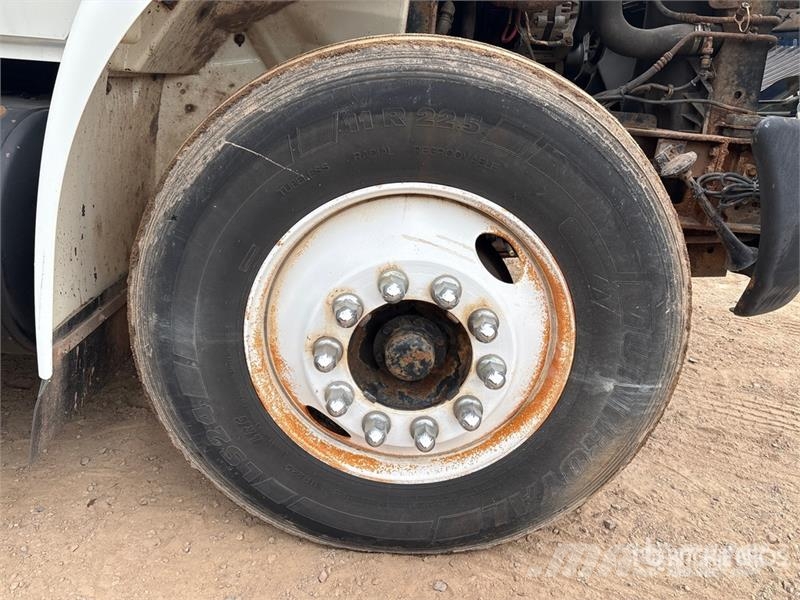 International 4400 Автовишки на базі вантажівки