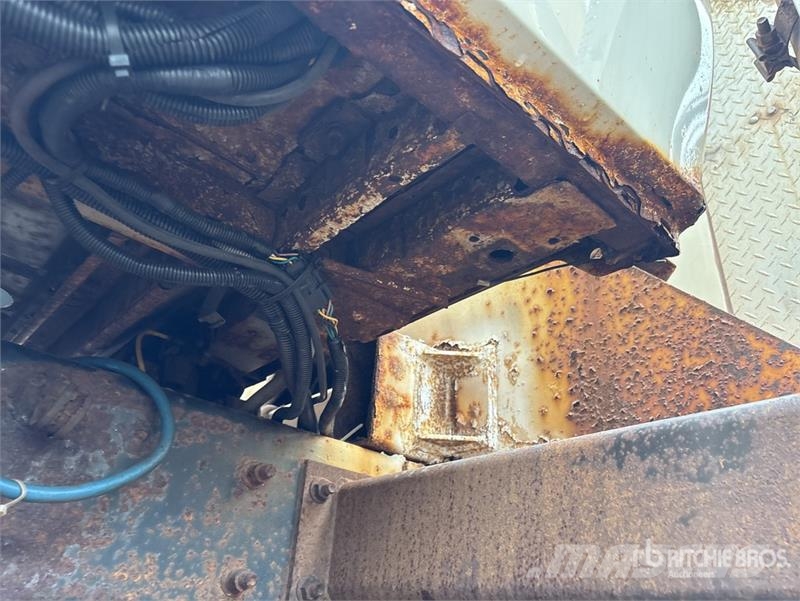 International 4400 المنصات الهوائية المثبتة على شاحنة