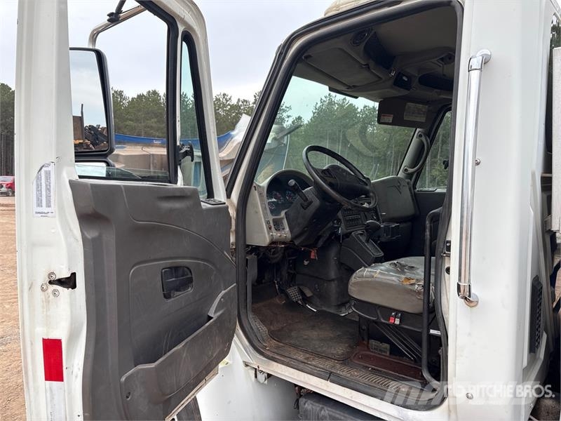 International 4400 Автовишки на базі вантажівки