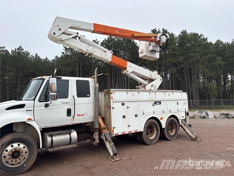 International 4400 المنصات الهوائية المثبتة على شاحنة