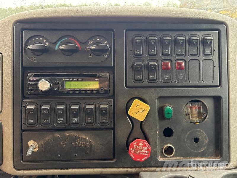 International 4400 المنصات الهوائية المثبتة على شاحنة