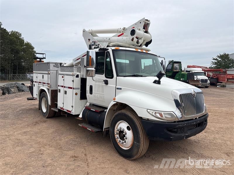 International 4400 Автовишки на базі вантажівки