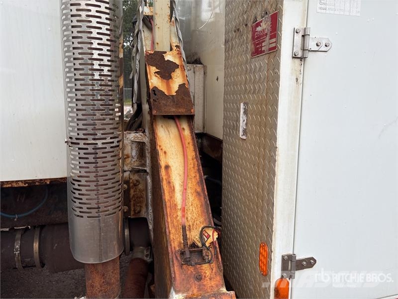 International 4400 المنصات الهوائية المثبتة على شاحنة