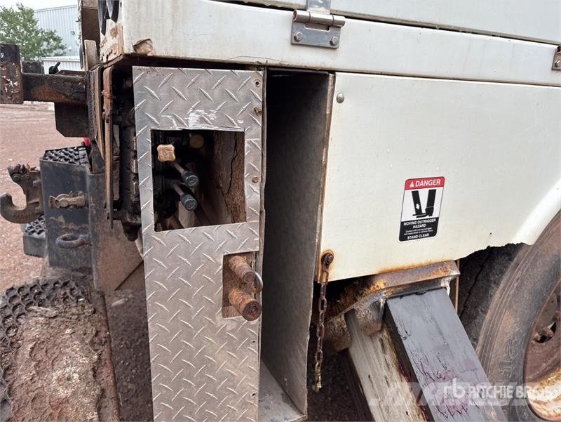 International 4400 المنصات الهوائية المثبتة على شاحنة