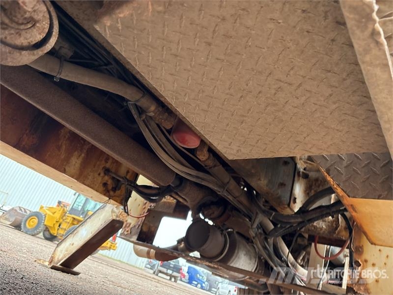 International 4400 المنصات الهوائية المثبتة على شاحنة