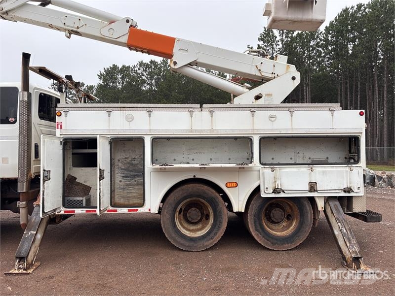 International 4400 المنصات الهوائية المثبتة على شاحنة
