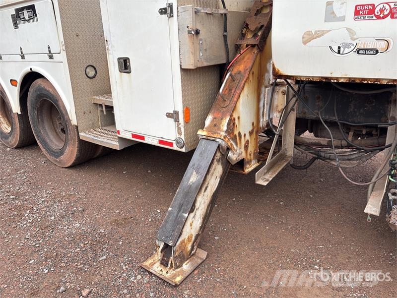 International 4400 المنصات الهوائية المثبتة على شاحنة