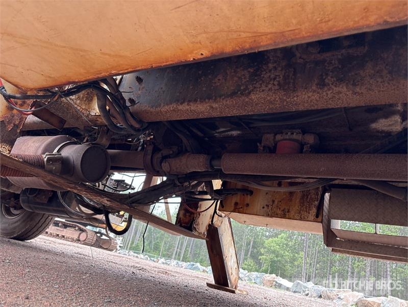 International 4400 المنصات الهوائية المثبتة على شاحنة