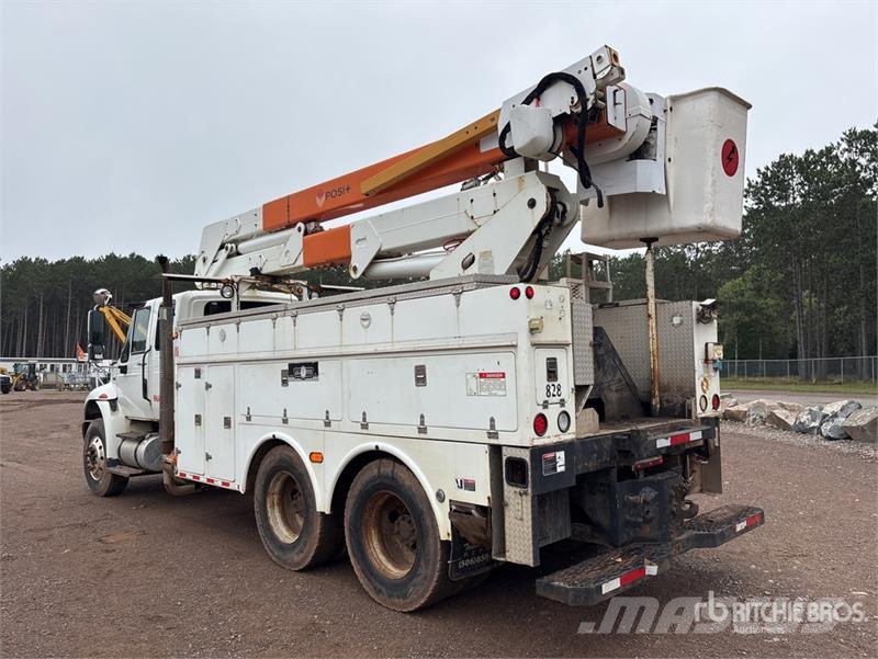 International 4400 المنصات الهوائية المثبتة على شاحنة