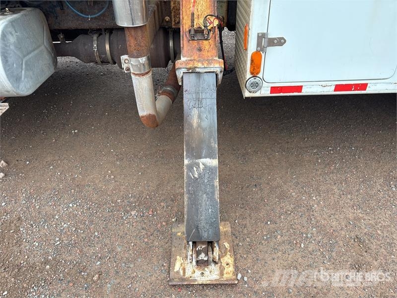 International 4400 المنصات الهوائية المثبتة على شاحنة