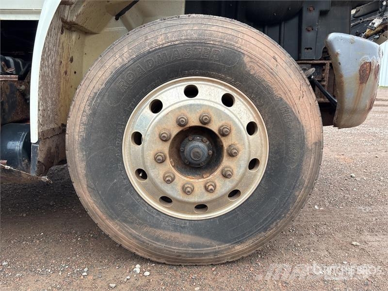 International 4400 المنصات الهوائية المثبتة على شاحنة