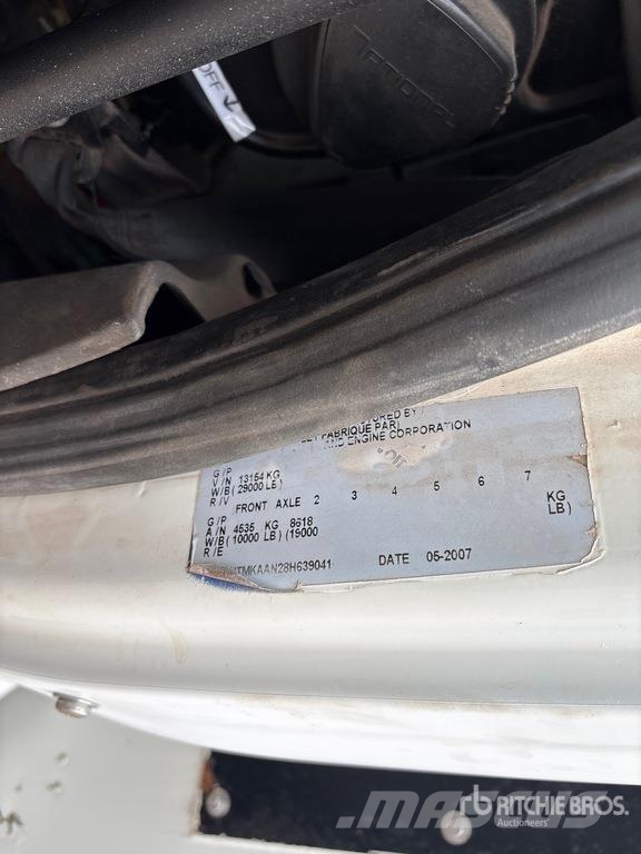 International 4400 Автовишки на базі вантажівки
