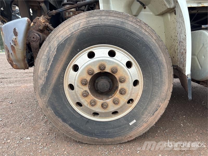 International 4400 المنصات الهوائية المثبتة على شاحنة