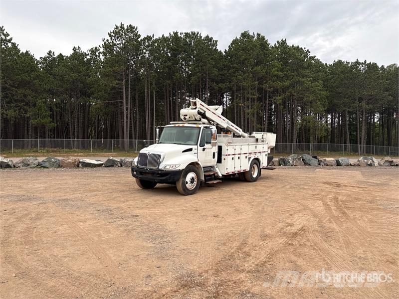 International 4400 Автовишки на базі вантажівки