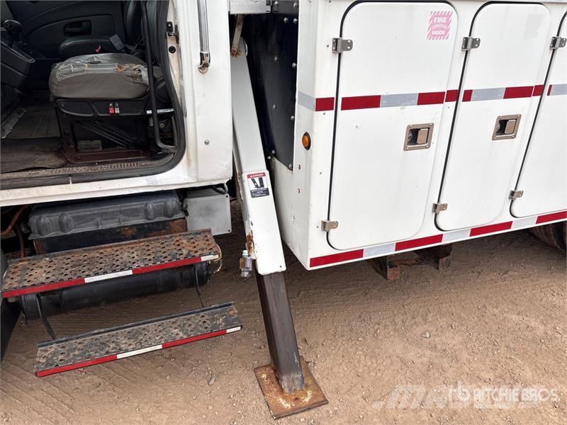 International 4400 Автовишки на базі вантажівки