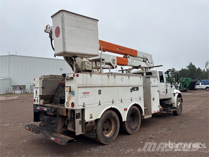 International 4400 المنصات الهوائية المثبتة على شاحنة