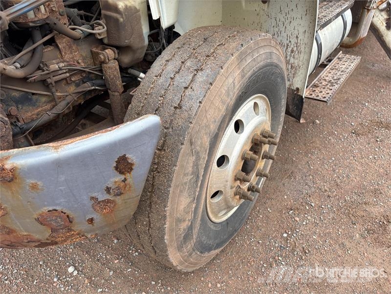 International 4400 المنصات الهوائية المثبتة على شاحنة
