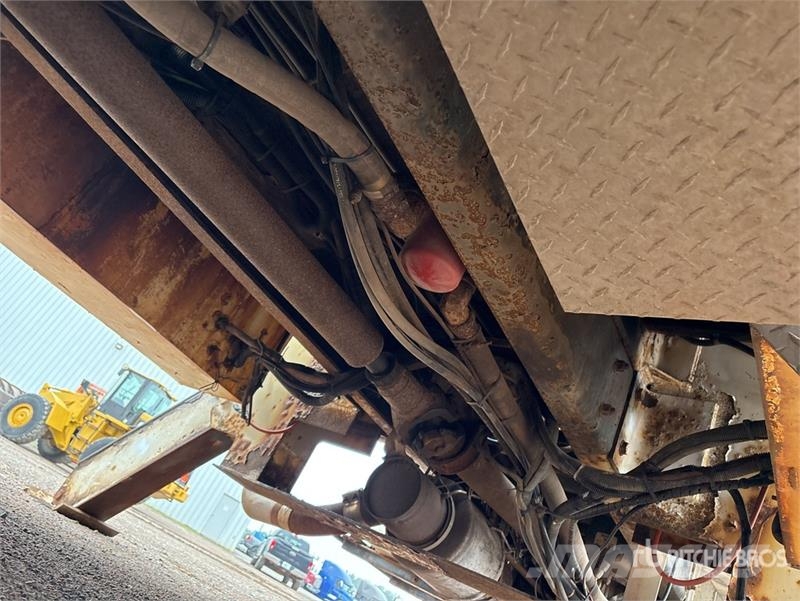 International 4400 المنصات الهوائية المثبتة على شاحنة
