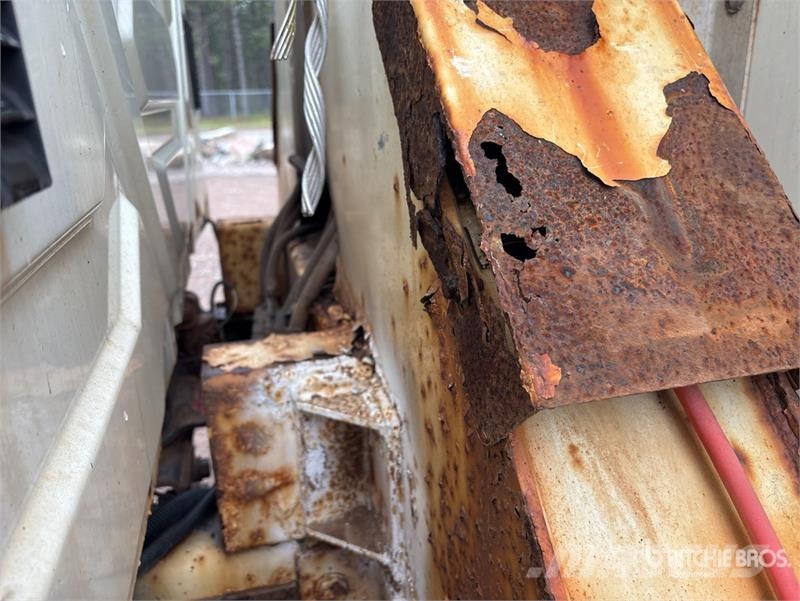 International 4400 المنصات الهوائية المثبتة على شاحنة