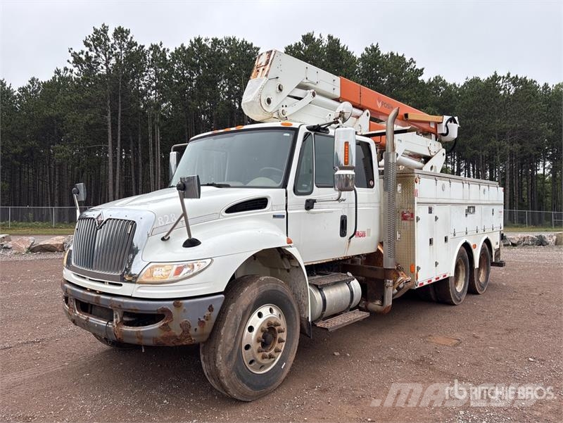 International 4400 المنصات الهوائية المثبتة على شاحنة