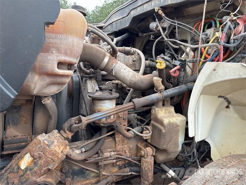 International 4400 المنصات الهوائية المثبتة على شاحنة